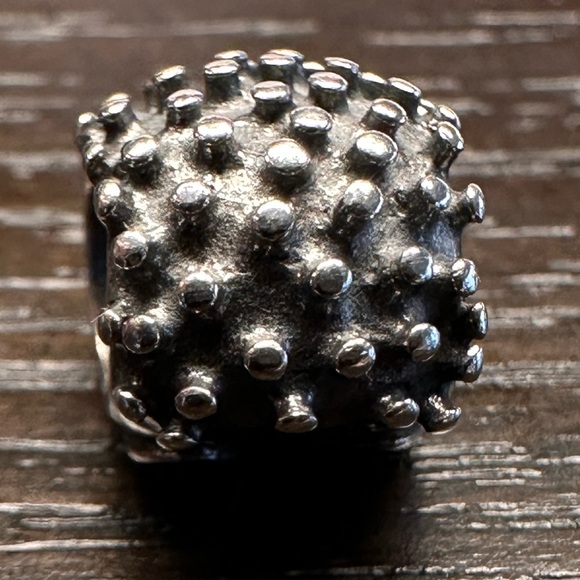 Pandora Hedgehog Charm - Picture 5 of 6